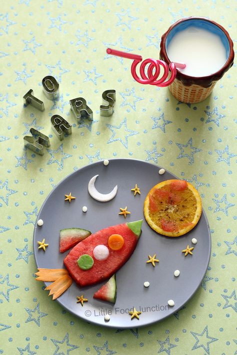 Kid Friendly Appetizers, Mars Mission, Space Crafts For Kids, Space Party Decorations, Playing With Food, Space Food, Fun Food For Kids, Food Art For Kids, Mission To Mars