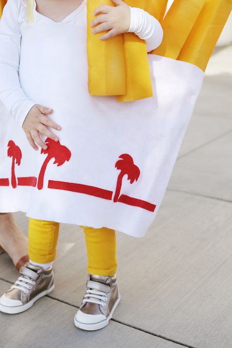 We found the perfect family or group Halloween costume! Check out these DIY In-N-Out Burger costumes (everything from burger flippers to french fries to an actual hamburger). These funny costumes each come with a tutorial, and they're great for toddlers, kids, babies, and adults. Perfect for 2, 3, 4, 5 or more! #halloweencostume #familyhalloweencostume #grouphalloweencostume #innoutburger Diy Hamburger Costume, French Fry Costume Diy, Hamburger Costume Diy, Diy French Fry Costume, In N Out Costume, Fries Costume, French Fry Costume, Hamburger Costume, Burger Costume