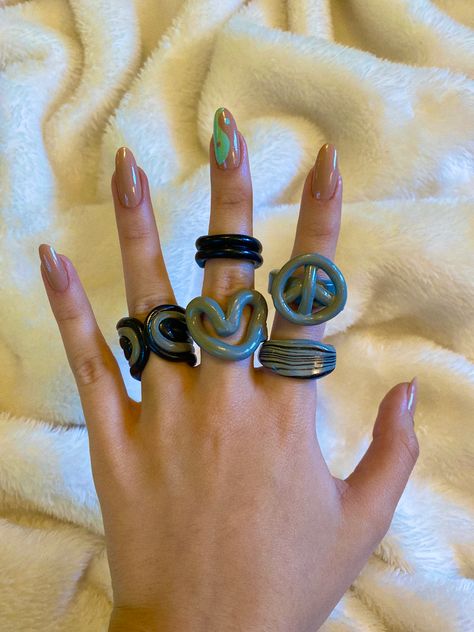 Diy Clay Rings Aesthetic, Diy Clay Rings, How To Make Ceramic, Clay Rings, Fimo Jewelry, Trendy Rings, Clay Diy Projects, Clay Crafts Air Dry, Diy Ceramic