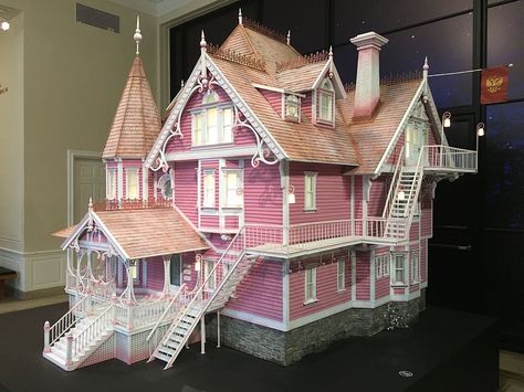 katia on Instagram: “@laikastudios 2017 exhibit at @portlandartmuseum featuring the studio’s work from coraline, paranorman, boxtrolls, and kubo & the two…” Coraline House Interior, Coraline Dollhouse, Coraline Minecraft, Coraline House Layout, Coraline House, Ceramics House, Coraline Stuff, 3d Art Projects, Coraline Aesthetic