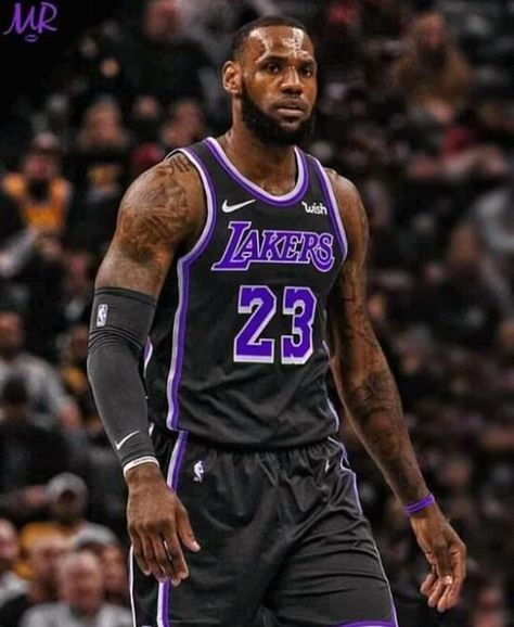 Lakers Outfit, Basketball Boyfriend, Lebron James Art, Womens Basketball Shorts, Kobe Bryant Lebron James, Nba Photos, Nba Lebron James, Lebron James Lakers, King Lebron