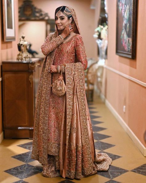 Farshi Gharara Pakistani, Farshi Gharara, Gharara Pakistani, Bridal Gharara, Jalabiya Dress, Red Bridal Dress, Bridal Mehendi Designs, Desi Clothes, Bridal Dress Fashion