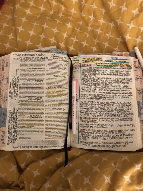 Interleaved Bible Notes, Interleaved Bible Journaling, Messy Bible, Interleaved Bible, Bible Annotations, Bible Journaling Ideas Drawings, Bible Journal Notes, Bible Study Tips, Inspire Bible Journaling