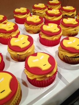 Avengers cupcakes-Iron Man http://CW-Cakes.com Iron Man Cupcakes, Fondant Man, Marvel Cupcakes, Iron Man Birthday Party, Music Cupcakes, Avenger Cupcakes, Iron Man Party, Birthday Cake Fondant, Ironman Cake