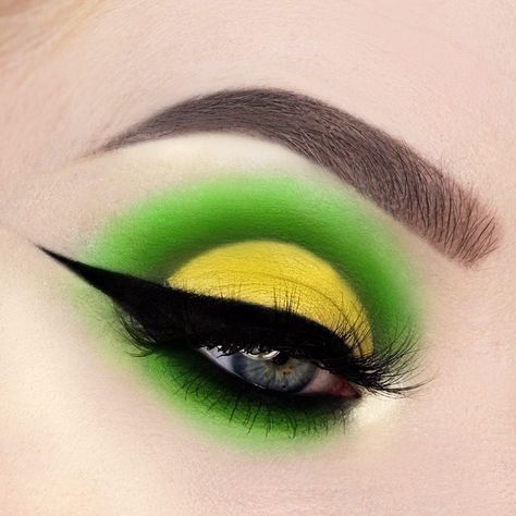 Ida H on Instagram: “I get a kind of Monster Inc vibe from this 💚🔫 ________ Mike Wazowski Makeup, Mike From Monsters Inc, Monster Inc, Mike Wazowski, My Board, Eye Makeup Art, Monsters Inc, Makeup Makeup, Artistry Makeup