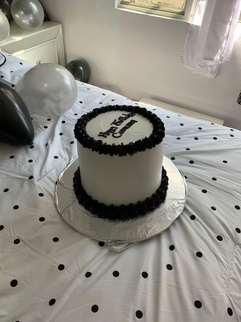 Cake Black And White Birthday, Sweet 16 Cake Black And White, Black White Cake Aesthetic, White Cake Black Writing, Black And White 18th Birthday Cake, Black And White Sweet 16 Cake, 18th Birthday Cake Black And White, Black And White Cakes Birthday, Black And White Cake For Men