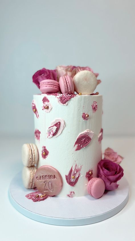 Layer cake Layer Cake Rose, Cake Inspo, Cake Trends, Cake Inspiration, Layer Cake, Macarons, Instagram Profile, Instagram Photos, Cake