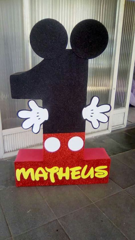 piñatas Mickey Mouse Pinata 1st Birthdays, Mickey Mouse Pinata, Ideas Para Decorar Una Fiesta, Γενέθλια Mickey Mouse, Mickey Mouse Party Decorations, Mickey Mouse Birthday Theme, Mickey Mouse Birthday Decorations, Mickey First Birthday, Mickey 1st Birthdays