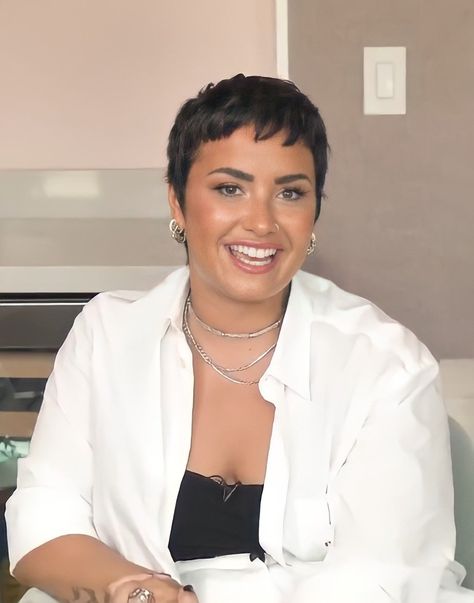 Short Hair Styles Pixie, Demi Lovato, Pixie Haircut, Hair Inspo, Short Hair, Short Hair Styles, Hair Cuts, Hair Styles, Makeup