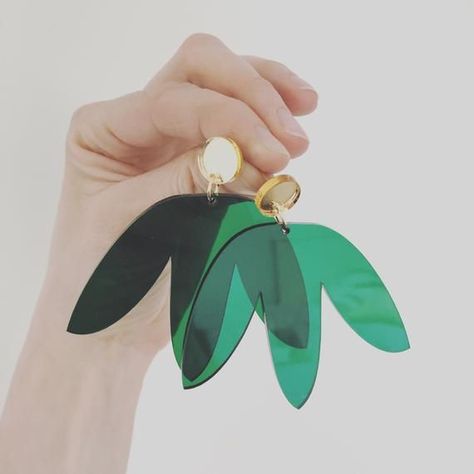 Statement Matisse-inspired earrings in vibrant green Green Matisse, White Gold Jewelry Set, Rough Stone Jewelry, Matisse Inspired, Acrylic Earring, Laser Cut Jewelry, Geode Earrings, Polymer Earrings, Gold Jewelry Sets