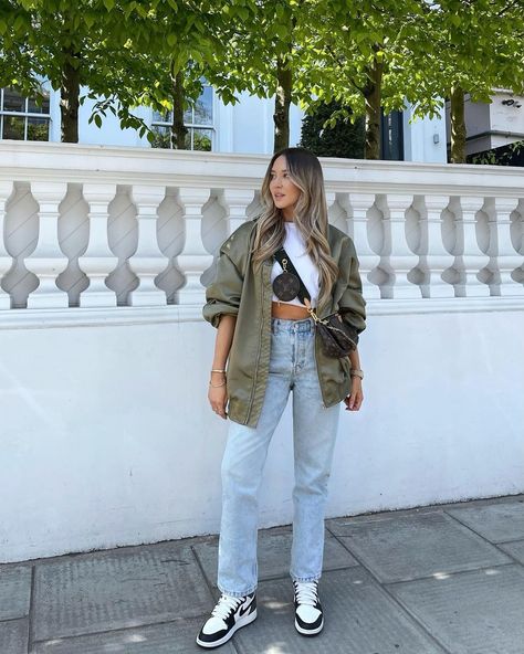 Top 30 Instagram influencer outfits of the week Green Jacket Outfit, Disney Outfits Women, Dunks Outfit, Outfits Of The Week, Look Boho Chic, 30 Fashion, Disneyland Outfits, Athleisure Trend, Fashion Influencer