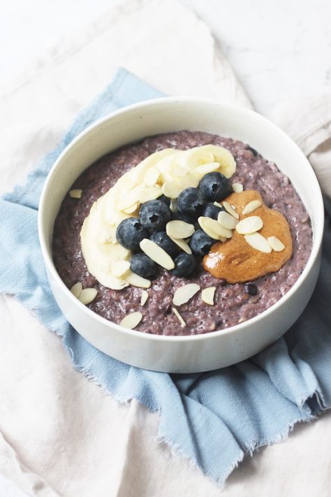 Vegan Blueberry, Chia Seed and Almond Porridge - Supper in the Suburbs Almond Porridge, Seed Porridge, How To Make Porridge, Blueberry Season, Instant Oats, Porridge Recipes, Vegan Blueberry, Nutritious Breakfast, Delicious Breakfast Recipes