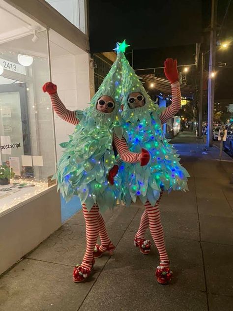 Ridiculous Christmas Outfits, Cute Elf Costume Christmas, Christmas Party Funny Outfit, Xmas Tree Costume, Duo Christmas Costumes, Christmas Parade Costume Ideas, Crazy Christmas Costumes, Creative Christmas Costumes, Santa Crawl Outfits