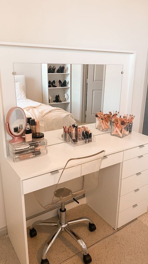 Cozy Minimalist Room Decor Ideas, White Aesthetic Furniture, Room Inspo With White Furniture, White Desk Bedroom Aesthetic, Makeup Desk Aesthetic Boho, Beige Aesthetic Bedroom Decor, Vanity Ideas Bedroom Skincare, Organised Bedroom Aesthetic, Clean Aesthetic Vanity