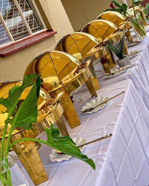 Corporate Event Centerpieces, Starting A Catering Business, Cake Boss Recipes, Wedding Buffet Table, Adult Birthday Decorations, Wedding Buffet Food, Food Set Up, Catering Food Displays, Outside Catering