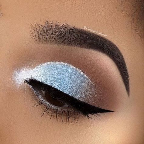 Silver Eyeliner, Quinceanera Makeup, Blue Eye Makeup Tutorial, Blue Eyeshadow Looks, Blue Makeup Looks, Silver Makeup, Silver Eyeshadow, Trendy Eyeshadow, Prom Eye Makeup