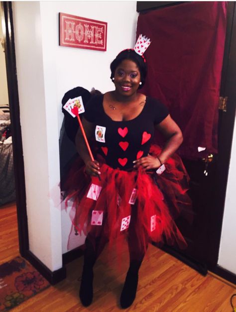 DIY :Queen of hearts ❤️ Diy Plus Size Halloween Costumes, Queen Of Hearts Costume Diy, Diy Queen Of Hearts, Plus Size Halloween Costumes, Heart Costume, Queen Of Hearts Costume, Plus Size Costume, Plus Size Halloween Costume, Costume Diy