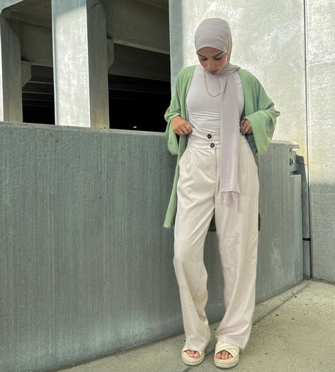 Green Blouse Outfit Hijab, Outfit With White Pants, Green Blouse Outfit, Blouse Outfit Hijab, White Pants Summer, Sage Green Blouse, Modest Hijab, Dress Pants Outfits, White Pants Outfit