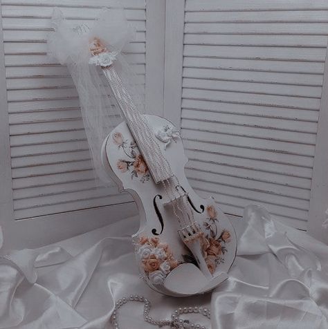 White Violin Aesthetic, Violin White, Violin Aesthetic, Electric Violin, Love Sick, White Aesthetic, Violin, Wallpapers, Turn Ons