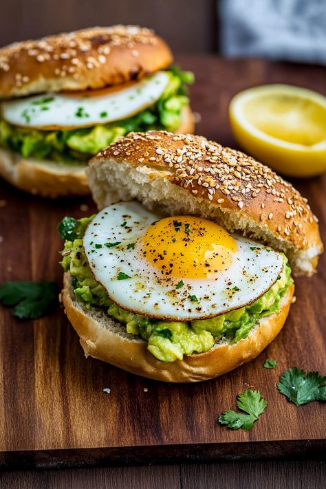 Avocado bagel breakfast sandwich with fried egg Avocado Bagel Breakfast, Breakfast Bagel Sandwich, Avocado Bagel, Breakfast Bundt Cake, Bagel Breakfast, Bagel Breakfast Sandwich, Breakfast Spread, Brunch Spread, Avocado Sandwich