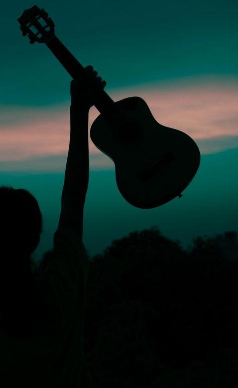 Guitar Asthetic, Ukulele Pictures, Ukulele Aesthetic, Guitar Pose, Holding Guitar, Ukulele Photography, Wallpaper Horizontal, Whats Wallpaper, Armaan Malik