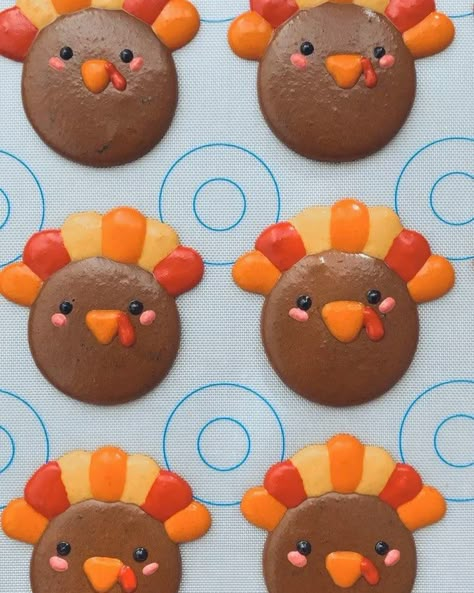 Thanksgiving Macarons Designs, Thanksgiving Macaroons, Turkey Macarons, Macarons Thanksgiving, Thanksgiving Macarons, Macaron Designs, Pumpkin Macarons, Macaron Ideas, Holiday Deserts