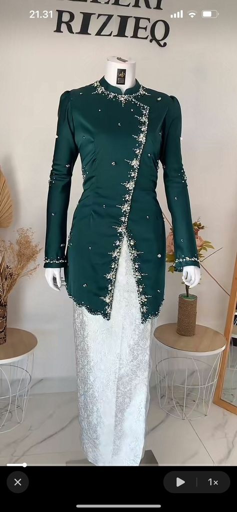 Nisa Core, Kebaya Modern Hijab Bridesmaid, Hijab Bridesmaid Dress, Model Kebaya Modern Hijab, Kebaya Wisuda Hijab, Kebaya Songket, Kebaya Simple, Kurung Modern, Kebaya Modern Dress