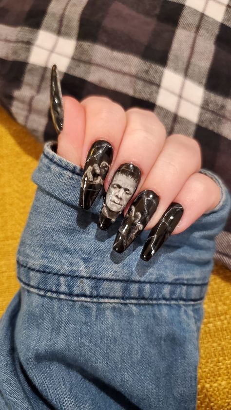 Frankenstein Nails Halloween, Frankenstein Nails Acrylic, Misfits Nails, Bride Of Frankenstein Nails, Adams Family Nails, Nails Portrait, Horror Themed Nails, Frankenstein Nail Art, Nail Black And White