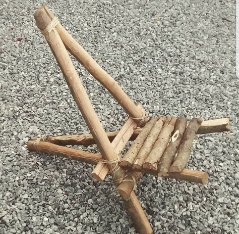 Simple Chair, Twig Furniture, Bushcraft Shelter, Bushcraft Camping, Cool Wood Projects, Survival Shelter, Patio Furniture Ideas, Log Furniture, Back Porch Ideas