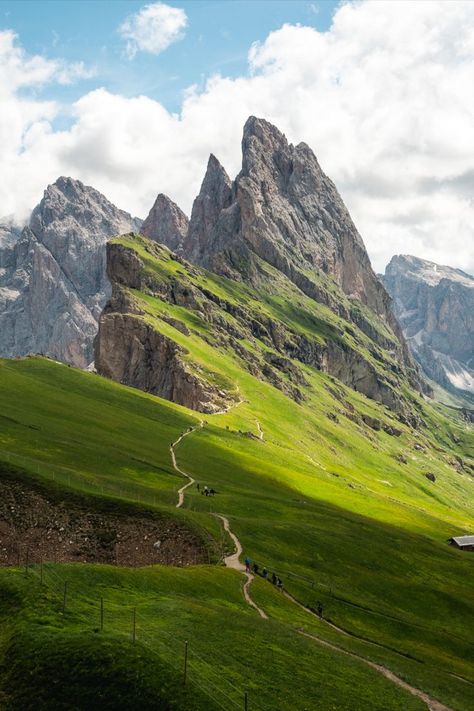 Travel House, The Dolomites, Italy Travel Guide, The Mountains Are Calling, Mountain Hiking, Future Travel, Best Hikes, Beautiful Places To Visit, Hiking Trip