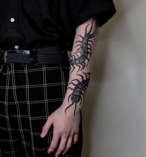 Tattoos Pretty, On Tattoo, The Best Tattoos, Hand And Finger Tattoos, Insect Tattoo, Creepy Tattoos, Best Tattoos, Tattoo Style Drawings, Horror Lovers