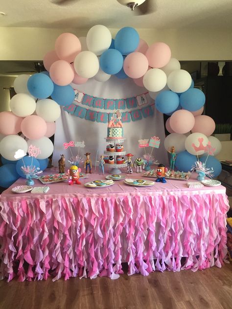 Dessert table for birthday party inspired by Toy Story character Bo Peep Toy Story Barbie Birthday Party, Toy Story Bo Peep Birthday Party Ideas, Bo Peep Party Ideas, Girly Toy Story Party, Bo Peep Birthday Party, Girls Toy Story Birthday Party, Toy Story 2nd Birthday Girl, Bo Peep Party, Toy Story Girl Birthday Party Ideas