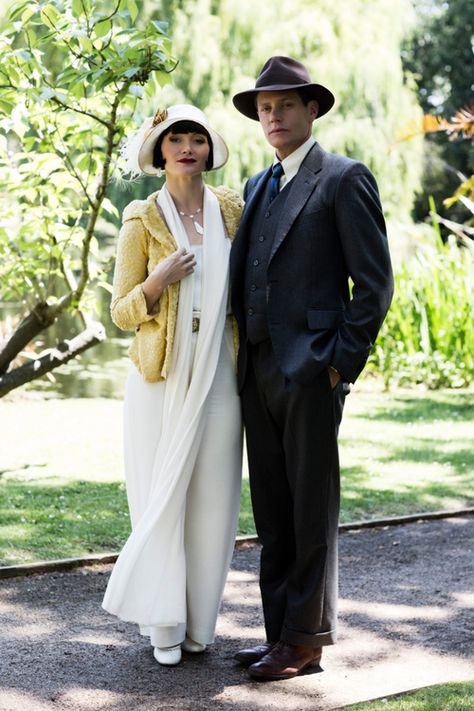 Miss Fisher Fashion, Essie Davis, Jack Robinson, Phryne Fisher, Miss Fisher, Mode Retro, 1920s Outfits, 20s Fashion, 1920s Flapper