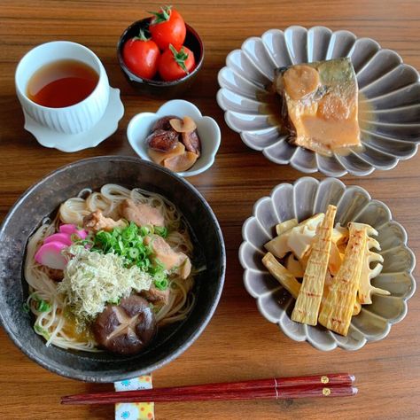 mackerel stew in miso (Saba misoni) - Japanese recipe Somen Noodle Recipe, Somen Noodles, Grilled Cod, Miso Recipe, Grilled Mackerel, Red Miso, Japanese Recipe, White Miso, Chicken Main Dishes