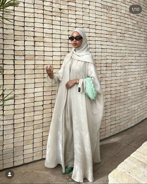 Nia Amroun, Modest Muslim Fashion, Beautiful Abayas, Dubai Instagram, Abaya Outfit, Estilo Hijab, Abaya Kimono, Aesthetic Neutral, Modern Hijab Fashion