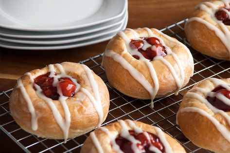 Cherry Kolachy Rolls – Rhodes frozen dough. #Crowd-Brunch-Sweet Dinner Rolls Recipes, Rhodes Rolls Recipes, Rhodes Recipes, Roll Dough Recipe, Christmas Pastry, Rhodes Dinner Rolls, Kolache Recipe, Rhodes Rolls, Cherry Pies