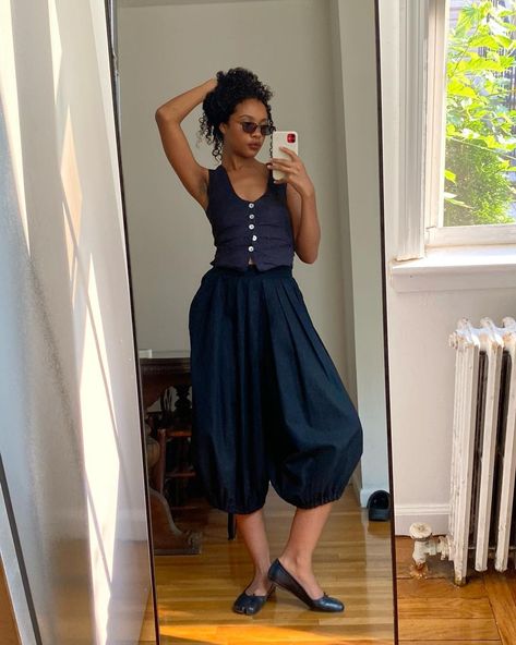 Cecilia Gorgon (@ceciliagorgon) • Instagram photos and videos Bloomer Pants Outfit, Spring Inspo, Comfy Cozy, Pants Outfit, Spring Summer Fashion, New Outfits, Warm Weather, Fashion Inspo Outfits, What To Wear