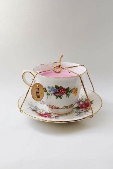 Retro Candles, Tea Cup Candles Diy, Tea Christmas, Teacup Candle, Teacup Crafts, Homemade Scented Candles, Candle Diy, Soya Mumu, Candle Crafts Diy