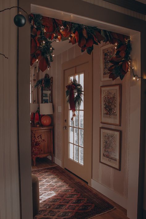 CHRISTMAS TOUR 2021 Family Stone House, Cottagecore Christmas Aesthetic, Homes Aesthetic, Christmas Formal, Christmas Interior Decor, Sister Parish, Family Stone, Cottagecore Christmas, Christmas House Tour