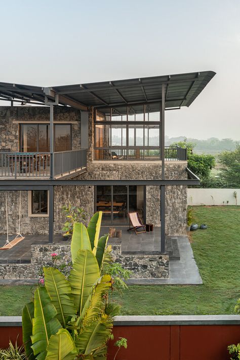 The Raw Abode / The Brick Tales | ArchDaily Two House Connected, Structural System, Arch Building, Butterfly Roof, Hill Country Homes, Steel Structure Buildings, Steel Frame House, Steel Roofing, Steel Frame Construction