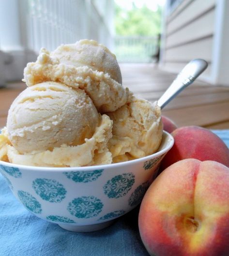 Peach Frozen Yogurt Recipe, Peach Frozen Yogurt, Buttermilk Ice Cream, Caramelized Peaches, Frozen Yogurt Recipes, Peach Dessert Recipes, Peach Ice Cream, Ricotta Recipes, Peach Desserts