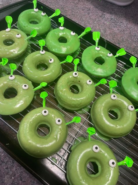 Shrek Snacks, Shrek Party Decorations, Shrek Food, Shrek Themed Party, Shrek Birthday, Shrek Party, Movie Snacks, Bday Party Theme, 26th Birthday