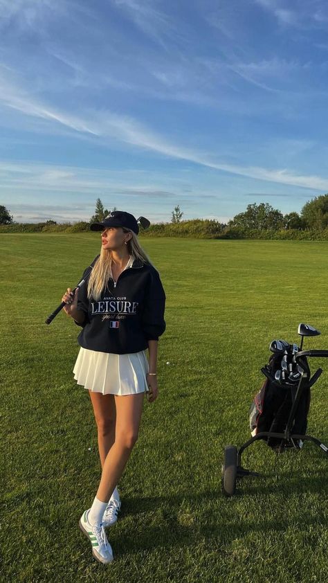 Golf Girlfriend, Golf Tournament Outfit, Golf Wife, Golfing Outfits, Golf Aesthetics, Cute Golf Outfits, Girl Golf Outfit, Sporty Fits, Golf Fits