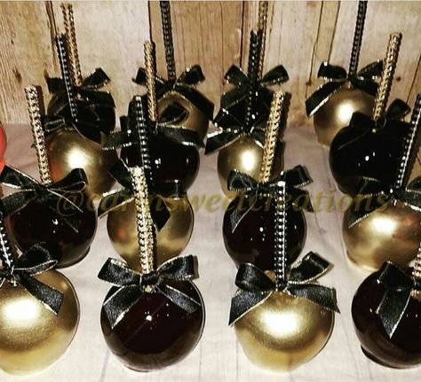 Gold Candy Apples, Wedding Candy Apples, Black Candy Apples, Gourmet Candy Apples, Covered Apples, Candy Apple Recipe, Masquerade Ball Party, Chocolate Covered Apples, 21st Bday Ideas