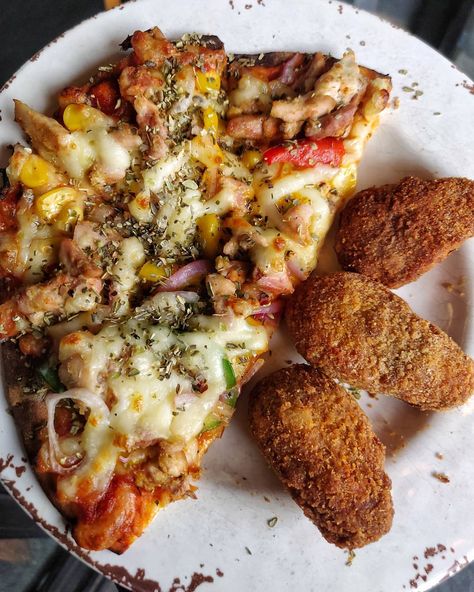 Rassasy Delight || Anjali on Instagram: “My never ending love for chicken nuggets and pizza ❤️ . Tag your friends and ask them to Treat you😋 . . Follow @rassasy_delight . . .…” Mumbai Street Food, Mumbai Food, Treat You, Chicken Nuggets, Tag Your Friends, Hawaiian Pizza, Treat Yourself, Vegetable Pizza, Food Lover