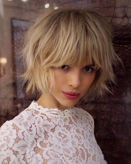 Short Shattered Bob With Bangs Short Choppy Haircuts, Choppy Haircuts, Messy Bob, Bob Hairstyles With Bangs, Choppy Hair, Short Choppy Hair, Trending Hairstyles, Short Hair With Bangs, Short Bob Hairstyles