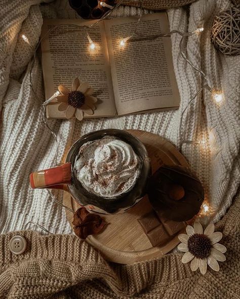 Cinnamonroll 🍂✨ on Instagram: "Hot chocolate and harry potter marathon kind of weather 🍂 ☔️ #harrypotter #christmas #hotchocolate #chocolate #food #cozyaesthetic #cozy #magical #autumn #autumnvibes #warm" Cozy Hot Chocolate Aesthetic, Hot Cocoa Aesthetic Fall, Hot Chocolate Fall Aesthetic, Hot Chocolate Asthetic Picture, Autumn Hot Chocolate, Hot Chocolate Aesthetic Cozy, Cosy Hot Chocolate Aesthetic, Hot Chocolate Aesthetic, Hall Aesthetic