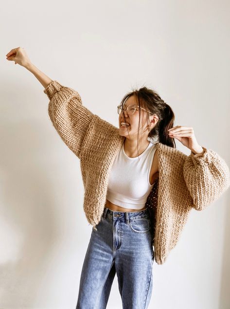 Chunky Knit Cardigan Pattern, Chunky Cardigan Outfit, Chunky Cardigan Pattern, Oversized Cardigan Pattern, Knit Cardigan Outfit, Chunky Knit Sweater Pattern, Super Chunky Wool, Cardigan Au Crochet, Knit Cardigan Pattern