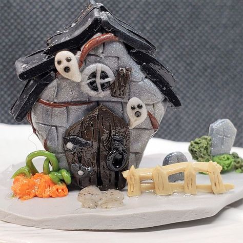 A spooky miniature handmade polymer clay haunted house complete with pumpkins, a mossy graveyard, rickety fence, door knocker on heavy wooden door, and of course ghosts! Flat base to stand on. Coated with a polyurethane gloss. Perfect for a miniature collection, dollhouses or Barbie's. Approx 2½"x1½"x2" or 6cm x 4cm x 5cm Clay Haunted House, Halloween Polymer Clay, Polymer Clay Miniature, Halloween Miniatures, Different Holidays, Polymer Clay Miniatures, Clay Miniatures, Creepy Halloween, Spooky Decor