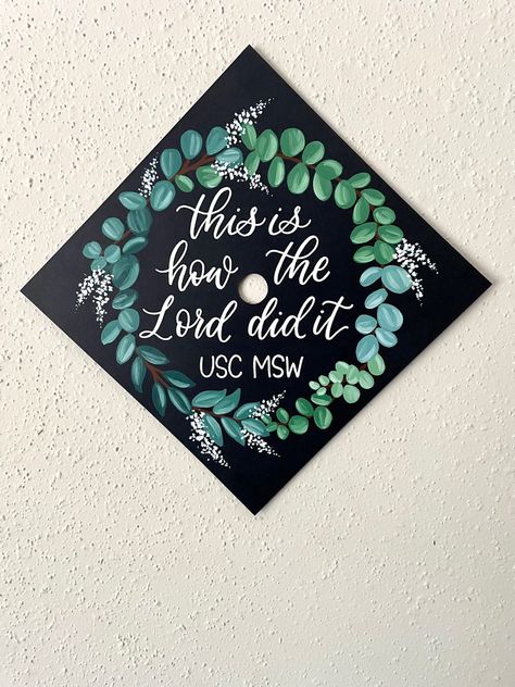 Green Graduation Cap, Grad Cap Design, Flower Graduation Cap, Circle Wreath, Custom Graduation Caps, Cap Graduation, Grad Cap Designs, Graduation Cap Toppers, Graduation Cap Designs